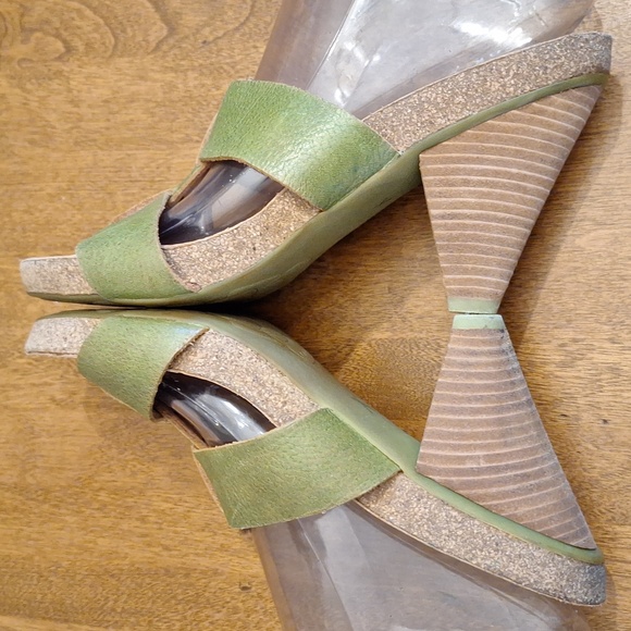 Kork-Ease Green Leather Sandals - Picture 4 of 16